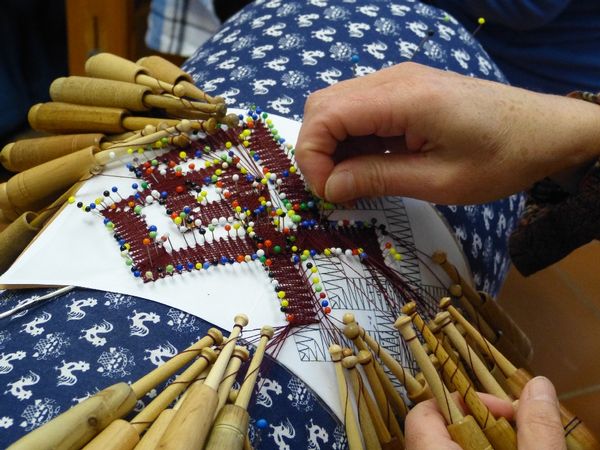 Workshop “Klöppeln nach Farbschema will auch gelernt sein” – auf Anfrage –